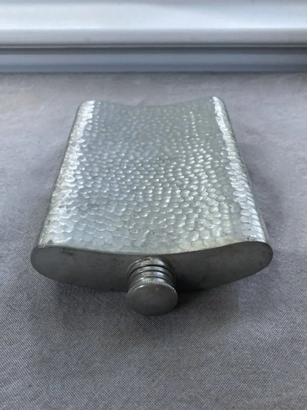 Sheffield England Pewter, 10 oz Hammered Hip Flask, Screw Cap, 6